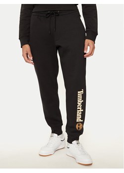 Timberland Spodnie dresowe TB0A5YFB0011 Czarny Regular Fit ze sklepu MODIVO w kategorii Spodnie męskie - zdjęcie 181137199