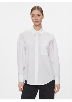 Tommy Jeans Koszula Tjw Ovs Cotton Shirt Ext DW0DW17356 Biały Regular Fit ze sklepu MODIVO w kategorii Koszule damskie - zdjęcie 181137709
