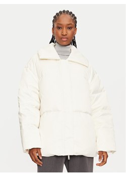 Calvin Klein Kurtka zimowa K20K207720 Écru Regular Fit - id: 0000304083785 - marki Calvin Klein - 181138577 Calvin Klein Kurtka zimowa K20K207720 Écru Regular Fit ze sklepu MODIVO w kategorii Kurtki damskie - zdjęcie 181138577