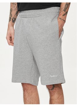 Pepe Jeans Szorty sportowe Joe PM211646 Szary Regular Fit ze sklepu MODIVO w kategorii Spodenki męskie - zdjęcie 181139019