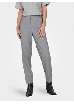 ONLY Chinosy Raven 15298565 Szary Regular Fit ze sklepu MODIVO w kategorii Spodnie damskie - zdjęcie 181140366