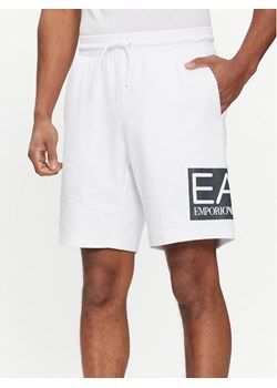EA7 Emporio Armani Szorty sportowe 3DPS63 PJ05Z 1100 Biały Regular Fit ze sklepu MODIVO w kategorii Spodenki męskie - zdjęcie 181140925