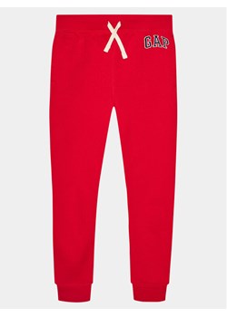 Gap Spodnie dresowe 550068-02 Czerwony Regular Fit ze sklepu MODIVO w kategorii Spodnie chłopięce - zdjęcie 181141028