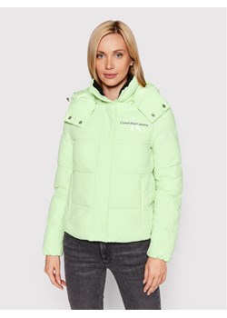 Calvin Klein Jeans Kurtka zimowa J20J219007 Zielony Regular Fit ze sklepu MODIVO w kategorii Kurtki damskie - zdjęcie 181141785