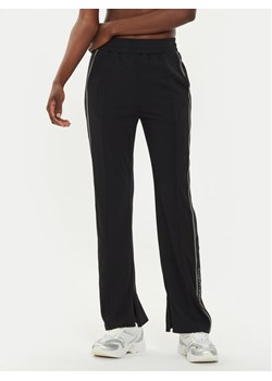 Calvin Klein Performance Spodnie dresowe 00GWF4P603 Czarny Regular Fit ze sklepu MODIVO w kategorii Spodnie damskie - zdjęcie 181142527