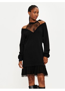 TWINSET Sukienka dzianinowa 242TP3020 Czarny Relaxed Fit ze sklepu MODIVO w kategorii Sukienki - zdjęcie 181143487