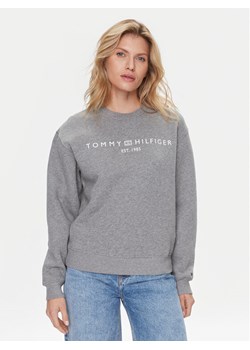Tommy Hilfiger Bluza Logo WW0WW39791 Szary Regular Fit ze sklepu MODIVO w kategorii Bluzy damskie - zdjęcie 181143879