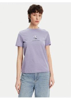 Calvin Klein Jeans T-Shirt Shadow Graphic J20J225545 Fioletowy Regular Fit ze sklepu MODIVO w kategorii Bluzki damskie - zdjęcie 181144379