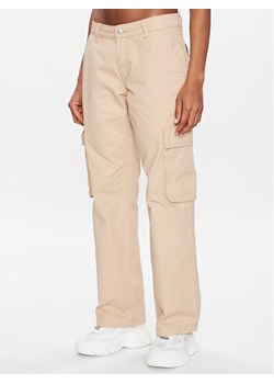 Gina Tricot Jeansy Cargo 18418 Beżowy Regular Fit ze sklepu MODIVO w kategorii Jeansy damskie - zdjęcie 181144469