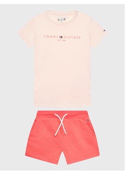 Tommy Hilfiger Komplet t-shirt i szorty sportowe KG0KG07281 D Różowy Regular Fit ze sklepu MODIVO w kategorii Komplety dziewczęce - zdjęcie 181144688