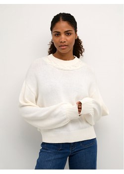 Kaffe Sweter Neva 10507609 Écru Regular Fit ze sklepu MODIVO w kategorii Swetry damskie - zdjęcie 181145225