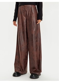 Haveone Spodnie z imitacji skóry PVI-M062 Brązowy Wide Leg ze sklepu MODIVO w kategorii Spodnie damskie - zdjęcie 181145339