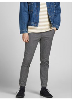 Jack&Jones Chinosy Marco 12206198 Szary Slim Fit ze sklepu MODIVO w kategorii Spodnie męskie - zdjęcie 181145975