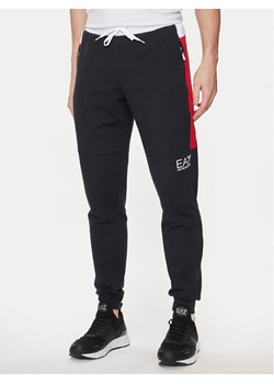 EA7 Emporio Armani Spodnie dresowe 3DPP66 PJLIZ 1578 Granatowy Regular Fit ze sklepu MODIVO w kategorii Spodnie męskie - zdjęcie 181146096