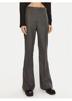 Gestuz Spodnie materiałowe Paula 10909377 Szary Flare Fit - id: 0000304134852 - marki Gestuz - 181146387 Gestuz Spodnie materiałowe Paula 10909377 Szary Flare Fit ze sklepu MODIVO w kategorii Spodnie damskie - zdjęcie 181146387