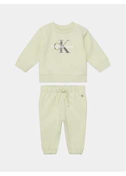 Calvin Klein Jeans Dres IN0IN00017 Żółty Regular Fit ze sklepu MODIVO w kategorii Dresy dla niemowlaka - zdjęcie 181146568