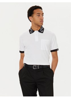 Versace Jeans Couture Polo 78GAGT04 Biały Regular Fit ze sklepu MODIVO w kategorii T-shirty męskie - zdjęcie 181146579
