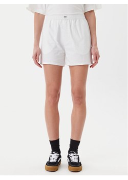 Vans Szorty sportowe Alicia VN000MBC Biały Regular Fit ze sklepu MODIVO w kategorii Szorty - zdjęcie 181147219