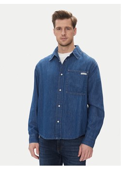 Calvin Klein Jeans Koszula jeansowa J30J327509 Granatowy Regular Fit ze sklepu MODIVO w kategorii Koszule męskie - zdjęcie 181148038