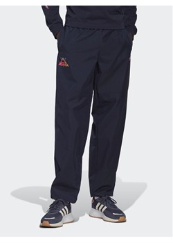 adidas Spodnie dresowe Adventure Ride HK4979 Granatowy Loose Fit ze sklepu MODIVO w kategorii Spodnie męskie - zdjęcie 181148186