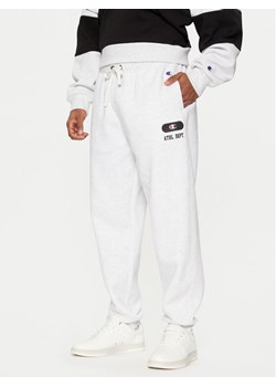Champion Spodnie dresowe 220434 Szary Loose Fit ze sklepu MODIVO w kategorii Spodnie męskie - zdjęcie 181148218