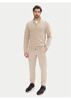 EA7 Emporio Armani Dres 7M000130 AF12501 U6155 Beżowy Regular Fit ze sklepu MODIVO w kategorii Dresy męskie - zdjęcie 181150099