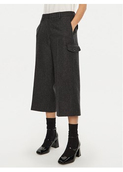 AMI PARIS Spodnie materiałowe FSO403.WV0048 Szary Regular Fit ze sklepu MODIVO w kategorii Spodnie damskie - zdjęcie 181150279