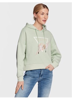 Guess Bluza Icon W3RQ03 KB683 Zielony Relaxed Fit ze sklepu MODIVO w kategorii Bluzy damskie - zdjęcie 181150325