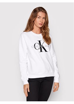 Calvin Klein Jeans Bluza J20J219140 Biały Regular Fit ze sklepu MODIVO w kategorii Bluzy damskie - zdjęcie 181150919