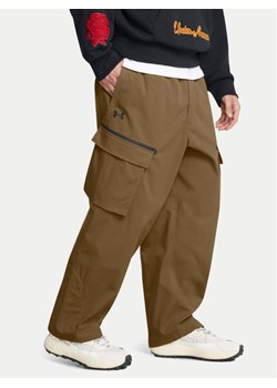 Under Armour Spodnie materiałowe Unstoppable 1388827 Brązowy Loose Fit ze sklepu MODIVO w kategorii Spodnie męskie - zdjęcie 181151077