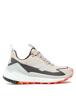 adidas Trekkingi Terrex Free Hiker 2.0 Low GORE-TEX Hiking Shoes IG3202 Beżowy ze sklepu MODIVO w kategorii Buty trekkingowe damskie - zdjęcie 181151188