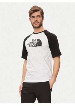 The North Face T-Shirt Easy NF0A87N7 Biały Regular Fit ze sklepu MODIVO w kategorii T-shirty męskie - zdjęcie 181151216