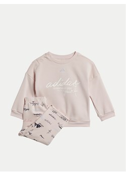adidas Dres Brand Love IV7056 Różowy Loose Fit ze sklepu MODIVO w kategorii Dresy dla niemowlaka - zdjęcie 181151285