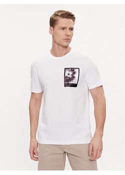 Calvin Klein T-Shirt Framed Flower Graphic K10K112492 Biały Regular Fit ze sklepu MODIVO w kategorii T-shirty męskie - zdjęcie 181151759