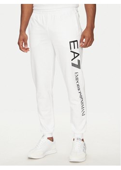 EA7 Emporio Armani Spodnie dresowe 7M000571 AF13512 M0003 Biały Regular Fit ze sklepu MODIVO w kategorii Spodnie męskie - zdjęcie 181151906