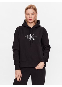 Calvin Klein Jeans Bluza J20J221335 Czarny Regular Fit ze sklepu MODIVO w kategorii Bluzy damskie - zdjęcie 181151926