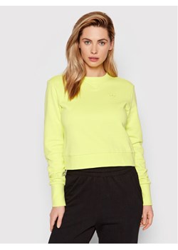 adidas Bluza Cropped HE6922 Żółty Regular Fit ze sklepu MODIVO w kategorii Bluzy damskie - zdjęcie 181152249