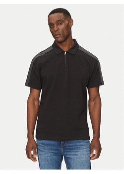 Calvin Klein Jeans Polo Logo Tape J30J327240 Czarny Regular Fit ze sklepu MODIVO w kategorii T-shirty męskie - zdjęcie 181152605