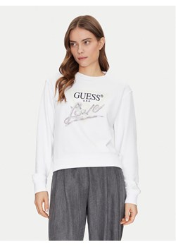 Guess Bluza W5GQ05 KB683 Biały Reglan Fit ze sklepu MODIVO w kategorii Bluzy damskie - zdjęcie 181153805