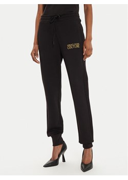Versace Jeans Couture Spodnie dresowe 77HAAT06 Czarny Regular Fit ze sklepu MODIVO w kategorii Spodnie damskie - zdjęcie 181154577