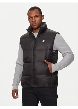 Calvin Klein Jeans Kamizelka Essentials J30J325901 Czarny Regular Fit ze sklepu MODIVO w kategorii Kamizelki męskie - zdjęcie 181154815