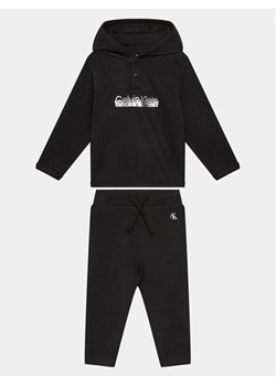 Calvin Klein Jeans Dres Hero Logo IN0IN00143 Czarny Regular Fit ze sklepu MODIVO w kategorii Dresy chłopięce - zdjęcie 181155027