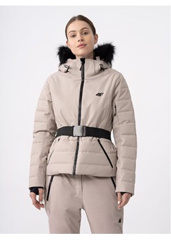 4F Kurtka narciarska 4FAW23TTJAF337 Beżowy Slim Fit ze sklepu MODIVO w kategorii Kurtki damskie - zdjęcie 181155227