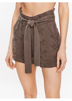 Guess Szorty materiałowe Janna W3GD0L WDP87 Zielony Loose Fit ze sklepu MODIVO w kategorii Szorty - zdjęcie 181155397