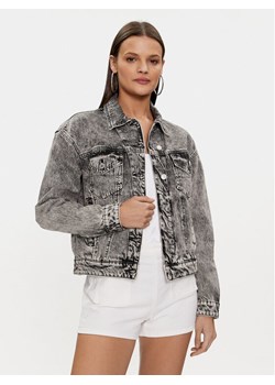 Guess Kurtka jeansowa Clarette W4RN62 D56B3 Szary Regular Fit ze sklepu MODIVO w kategorii Kurtki damskie - zdjęcie 181155759