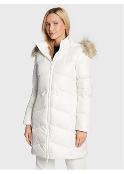 Calvin Klein Kurtka puchowa K20K204953 Biały Regular Fit - id: 0000301145196 - marki Calvin Klein - 181156415 Calvin Klein Kurtka puchowa K20K204953 Biały Regular Fit ze sklepu MODIVO w kategorii Kurtki damskie - zdjęcie 181156415