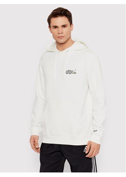 adidas Bluza Stoked Alie HC7108 Biały Regular Fit ze sklepu MODIVO w kategorii Bluzy męskie - zdjęcie 181156545