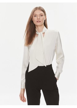 Calvin Klein Bluzka K20K206890 Écru Regular Fit - id: 0000303109479 - marki Calvin Klein - 181156896 Calvin Klein Bluzka K20K206890 Écru Regular Fit ze sklepu MODIVO w kategorii Bluzki damskie - zdjęcie 181156896