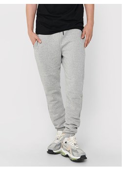 Only & Sons Spodnie dresowe Ceres 22018686 Szary Regular Fit - id: 0000208503464 - marki Only & Sons - 181157146 Only & Sons Spodnie dresowe Ceres 22018686 Szary Regular Fit ze sklepu MODIVO w kategorii Spodnie męskie - zdjęcie 181157146