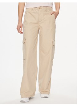 Levi's® Spodnie materiałowe A6077-0009 Beżowy Baggy Fit ze sklepu MODIVO w kategorii Spodnie damskie - zdjęcie 181158017